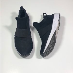 Steve Madden slip on sneakers